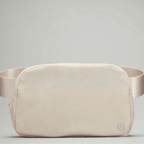NWT LULULEMON Everywhere Belt Bag 1L White Opal WHTO - Picture 1 of 2